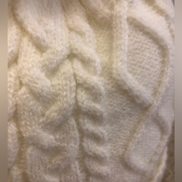 Forever 21 Cable Knit Pom Pom Beanie Hat - Picture 4 of 9